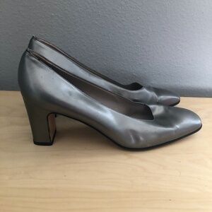 Vintage SALVADOR FERRGAMO Square Toe Pumps